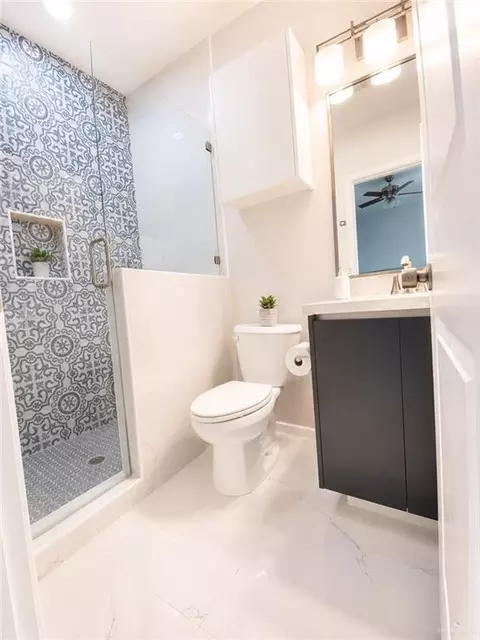 Bath - 1428 E Iris Ave, Mcallen, TX 78504 photo 2 of 2