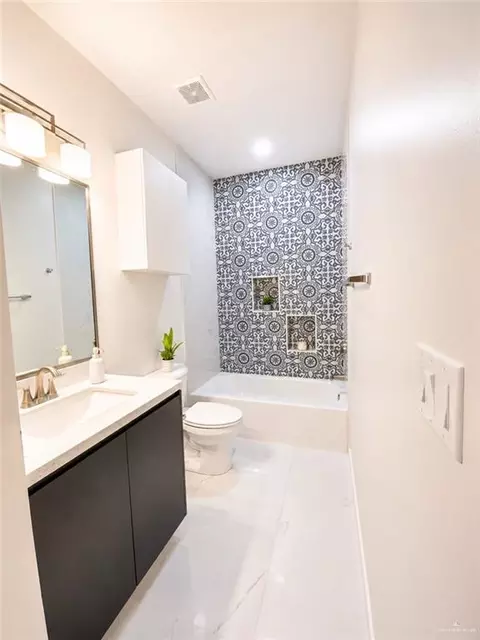 Bath - 1428 E Iris Ave, Mcallen, TX 78504 photo 1 of 2