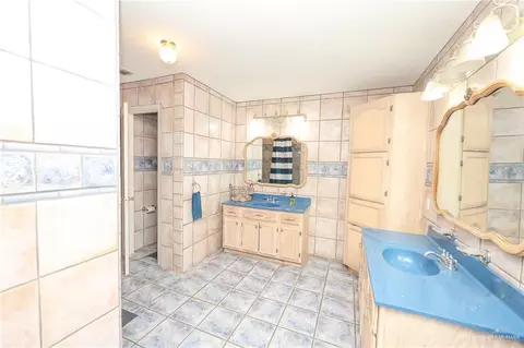 Bath - 620 E 4th St, Elsa, TX 78543 photo 3 of 4