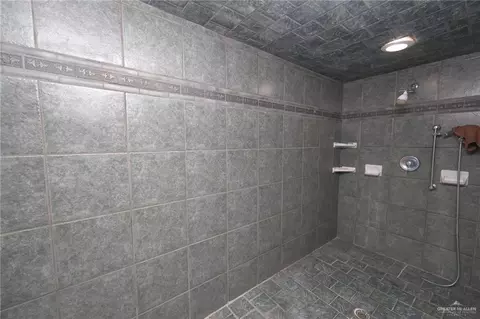 Bath - 620 E 4th St, Elsa, TX 78543 photo 2 of 4