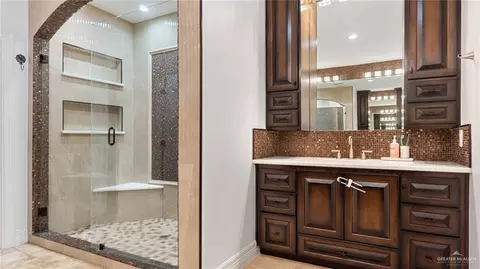 Bath - 117 Baylor Ave, Mcallen, TX 78504 photo 3 of 7