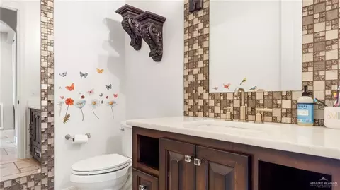 Bath - 117 Baylor Ave, Mcallen, TX 78504 photo 1 of 7