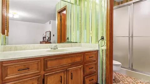 Bath - 3701 S Sugar Rd, Pharr, TX 78577 photo 6 of 8