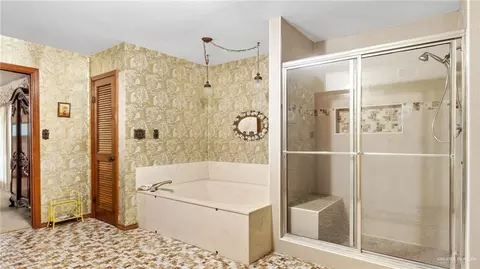Bath - 3701 S Sugar Rd, Pharr, TX 78577 photo 5 of 8