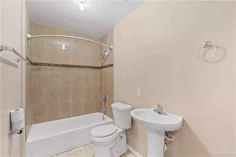 Bath - 813 Chickadee Ave, Pharr, TX 78577 photo 2 of 3