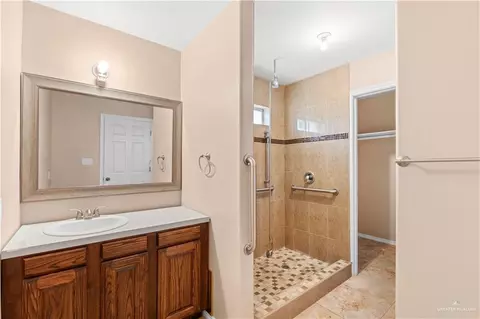 Bath - 813 Chickadee Ave, Pharr, TX 78577 photo 1 of 3