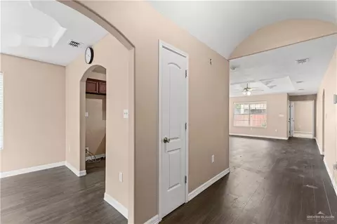 Entry Way - 813 Chickadee Ave, Pharr, TX 78577 photo 1 of 4