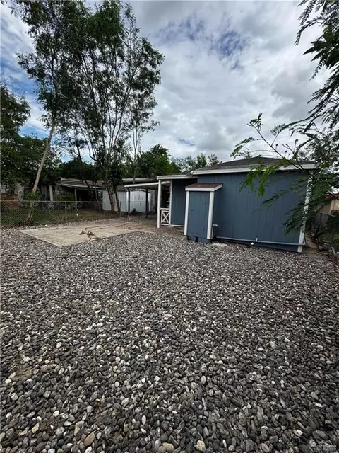 Exterior - 1007 E Sanchez St, Pharr, TX 78577 photo 2 of 3