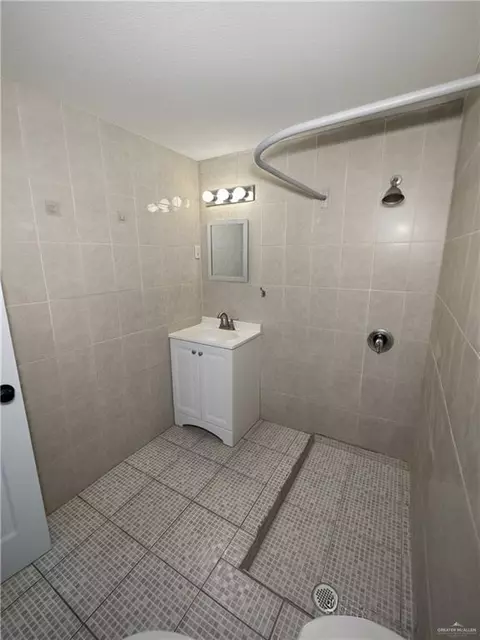 Bath - 1007 E Sanchez St, Pharr, TX 78577 photo 1 of 1