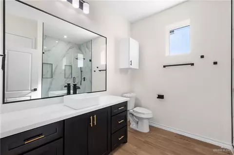 Bath - 602 E Kelly Ave, Pharr, TX 78577 photo 2 of 2
