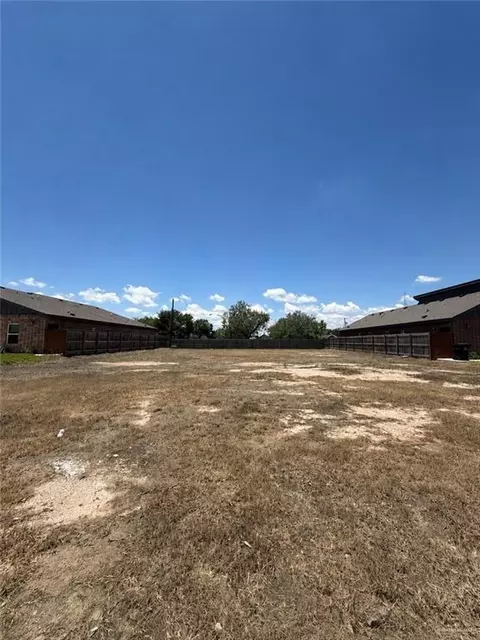 909 Hidden Hills St, Mission, TX 78572