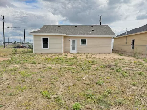 306 Merida Dr, Donna, TX 78537 photo 10