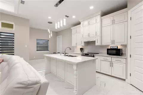 504 W Garrision Dr, Pharr, TX 78577 photo 6