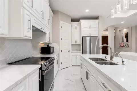 504 W Garrision Dr, Pharr, TX 78577 photo 8