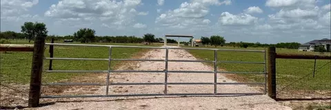 20822 Buck Fawn Dr, Edinburg, TX 78542