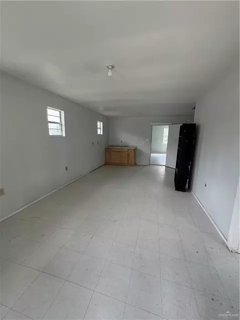 341 E Saint John Dr, Pharr, TX 78577 photo 5