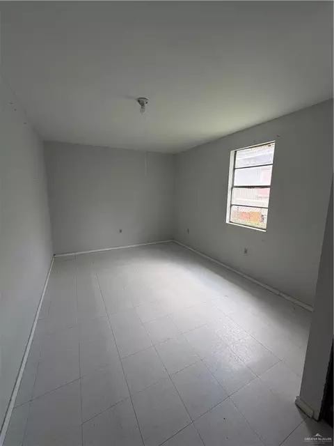 341 E Saint John Dr, Pharr, TX 78577 photo 3