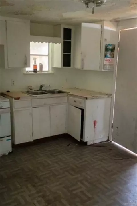 813 E Sanchez St, Pharr, TX 78577 photo 6