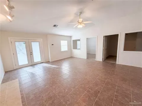 109 Eagle Dr, Luling, TX 78648 photo 7