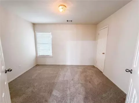 109 Eagle Dr, Luling, TX 78648 photo 15