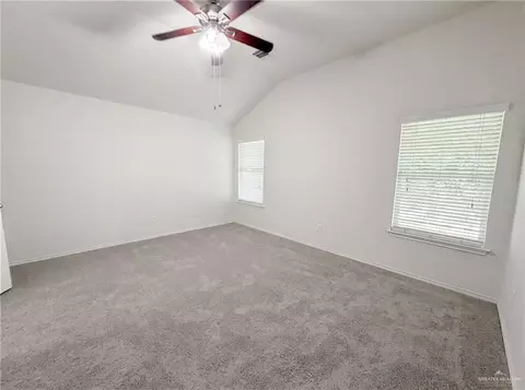109 Eagle Dr, Luling, TX 78648 photo 16