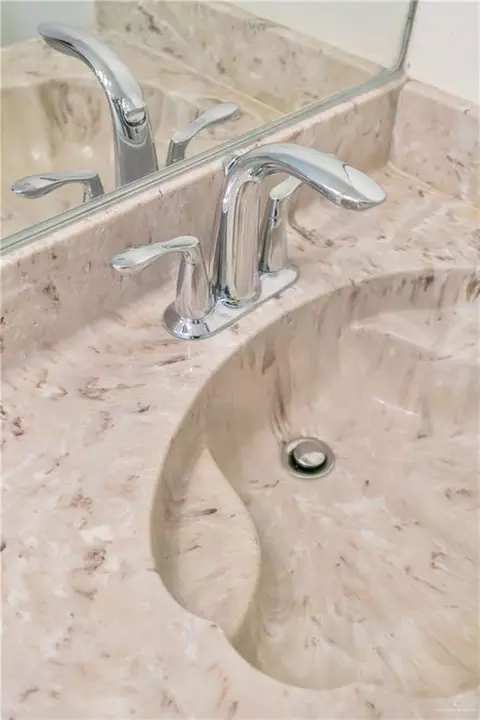 Bath - 240 E Dicker Dr E, Pharr, TX 78577 photo 4 of 6