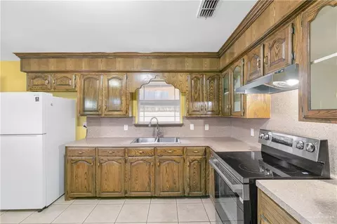 Kitchen - 240 E Dicker Dr E, Pharr, TX 78577 photo 3 of 3