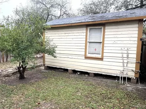 Exterior - 1116 E Hawk Ave, Pharr, TX 78577 photo 3 of 5
