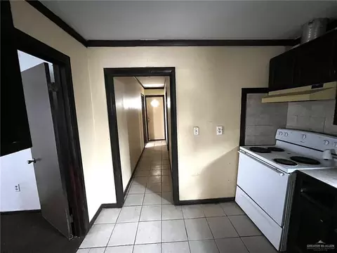 Entry Way - 1116 E Hawk Ave, Pharr, TX 78577 photo 2 of 4