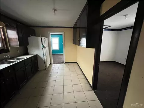 Entry Way - 1116 E Hawk Ave, Pharr, TX 78577 photo 1 of 4