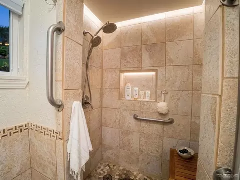 Bath - 1016 Evans Ave, Pharr, TX 78577 photo 2 of 2