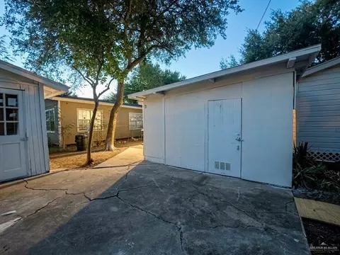 Exterior - 1016 Evans Ave, Pharr, TX 78577 photo 4 of 5