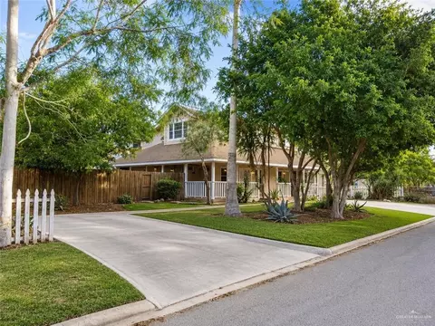 318 W 1st St, Los Fresnos, TX 78566