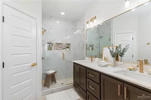 Bath - 2911 E Q Ave, Hidalgo, TX 78557 photo 3 of 4