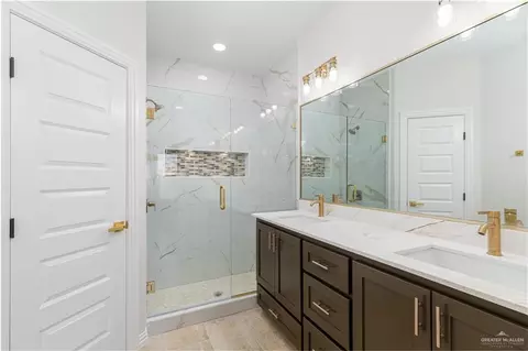 Bath - 2911 E Q Ave, Hidalgo, TX 78557 photo 4 of 4