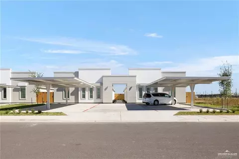 1032 Palm Dr, Alamo, TX 78516