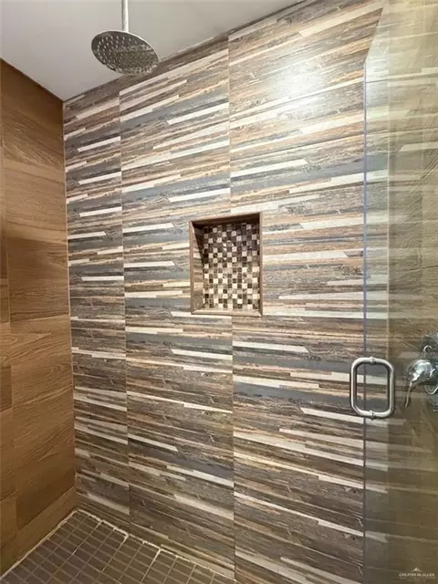 Bath - 905 E Scurlock Dr, Pharr, TX 78577 photo 4 of 4