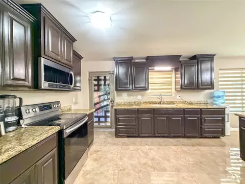 Kitchen - 905 E Scurlock Dr, Pharr, TX 78577 photo 3 of 5