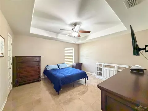 Bedroom - 905 E Scurlock Dr, Pharr, TX 78577 photo 2 of 4