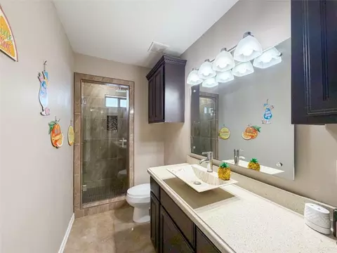 Bath - 905 E Scurlock Dr, Pharr, TX 78577 photo 1 of 4