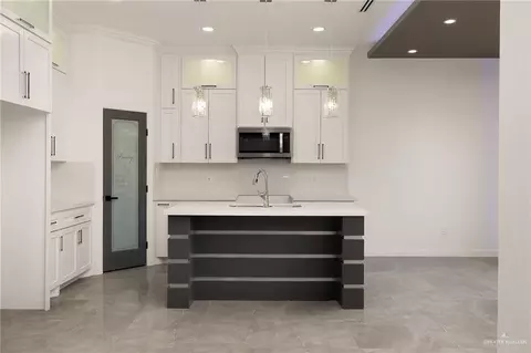 Kitchen - 422 Reef Rd, Donna, TX 78537 photo 1 of 4