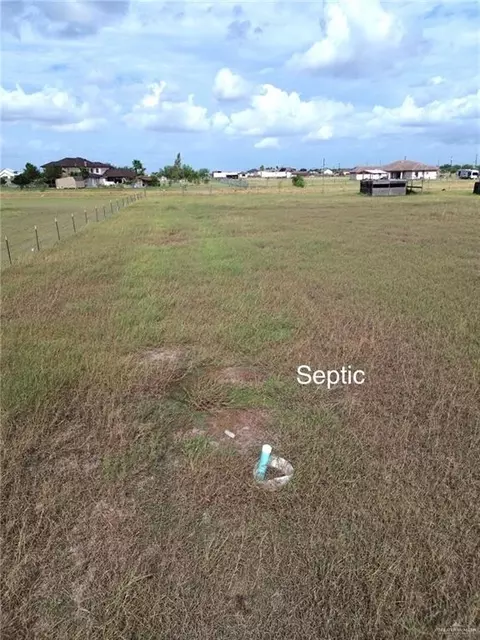 209 N J Hernandez St, Progreso, TX 78596 photo 4