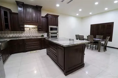 Kitchen - 208 Esperanza Ave, Mission, TX 78574 photo 2 of 2