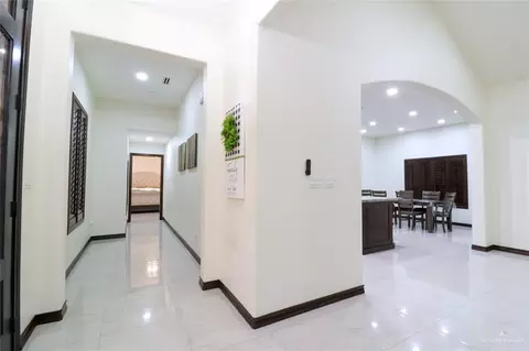 Entry Way - 208 Esperanza Ave, Mission, TX 78574 photo 1 of 2