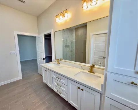 Bath - 8408 G M Dr, Elsa, TX 78543 photo 3 of 5