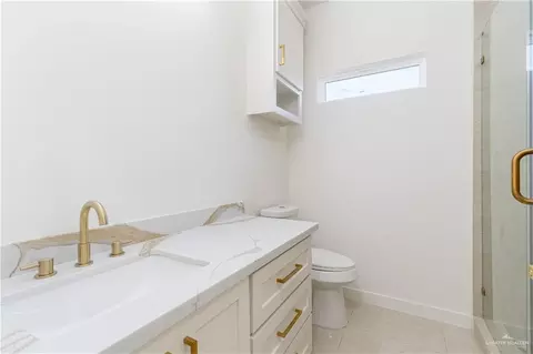 Bath - 1101 W Eagle Ave, Pharr, TX 78577 photo 1 of 3