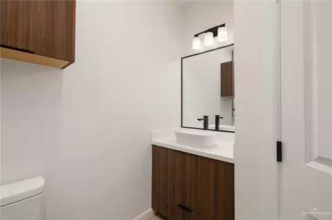Bath - 700 E Mavi St, Pharr, TX 78577 photo 2 of 3