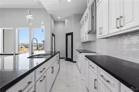 Kitchen - 3104 E Sabinal Ave, Hidalgo, TX 78557 photo 2 of 2