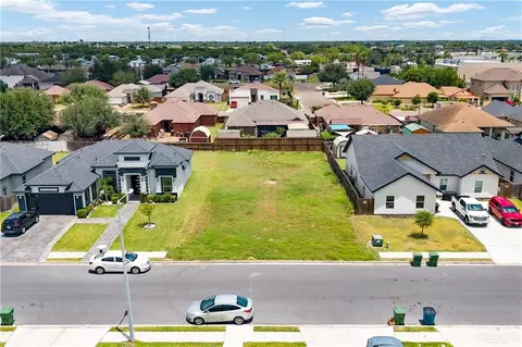 514 Country Club Dr, Alamo, TX 78516