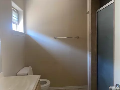 Bath - 1401 E Coyote St, Pharr, TX 78577 photo 2 of 2